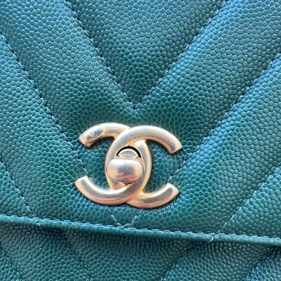 Chanel Small Coco Handle Caviar Bag Green - Picture 3 of 10